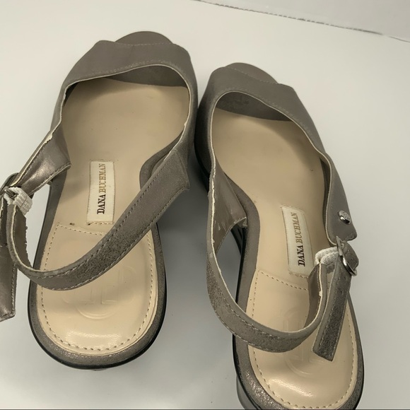Dana Buchman wedge silver metallic sandals.‎ - Picture 8 of 8
